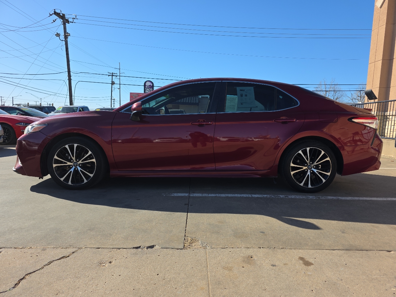Toyota Camry SE Auto (Natl) 2018