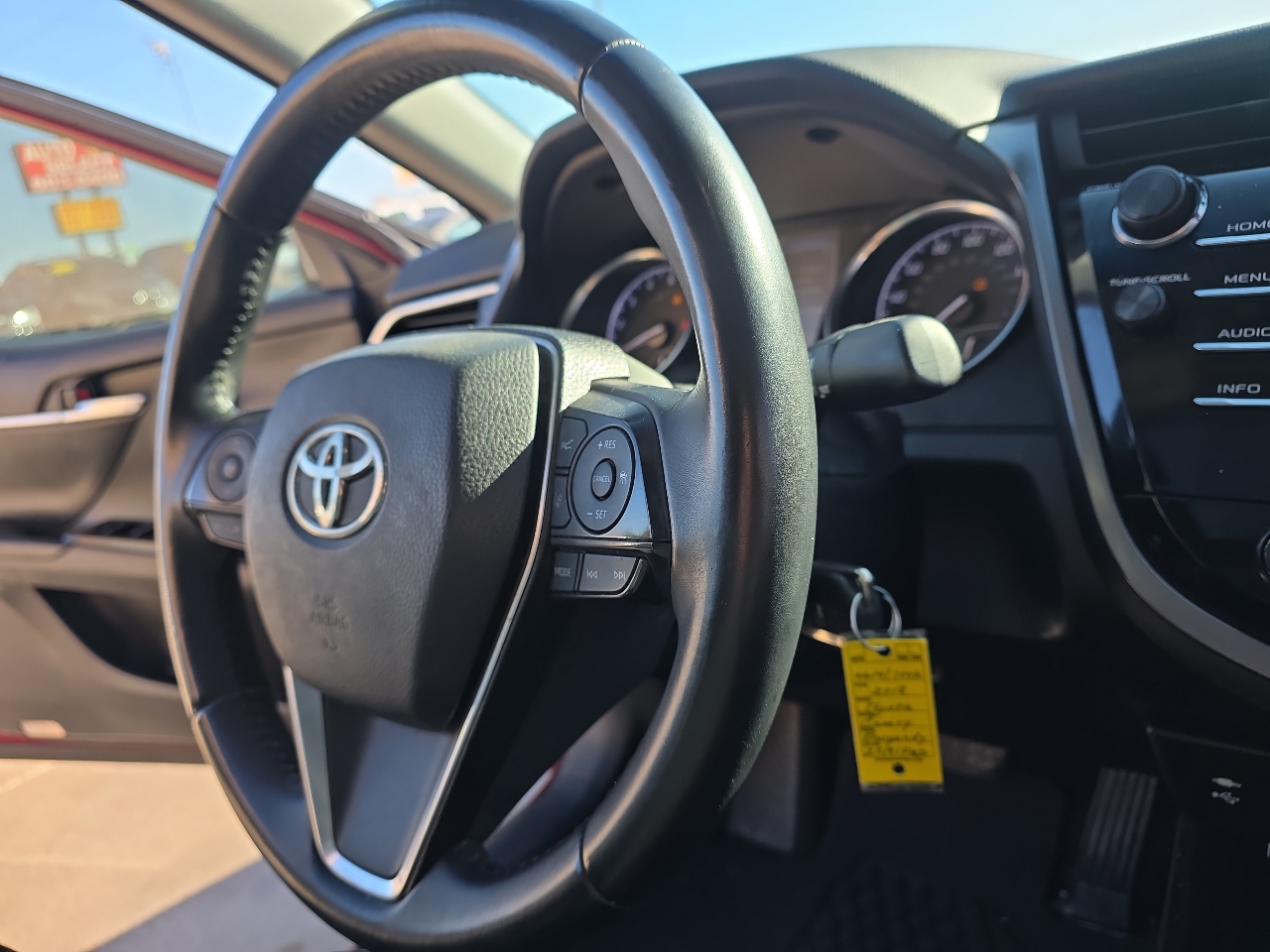 Toyota Camry SE Auto (Natl) 2018