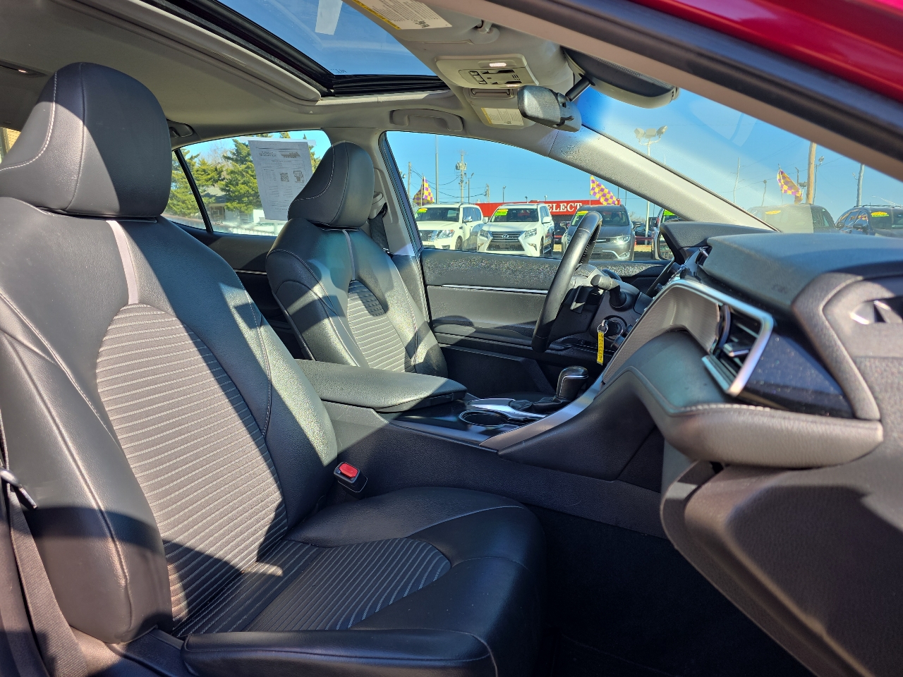 Toyota Camry SE Auto (Natl) 2018