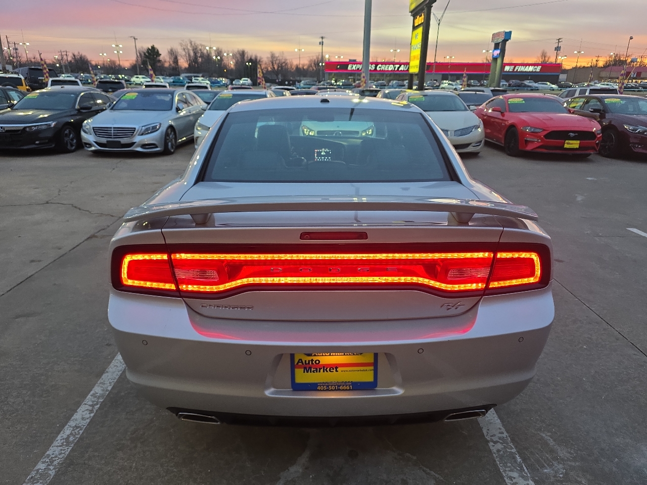 Dodge Charger 4dr Sdn RT RWD 2012