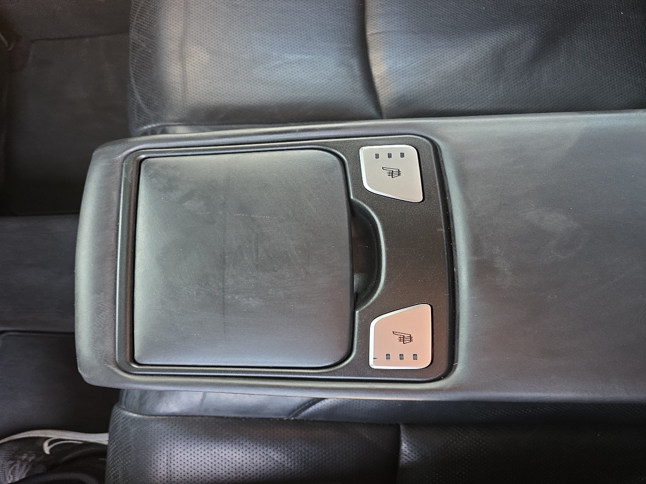 Hyundai Genesis 4dr Sdn V6 3.8L 2013