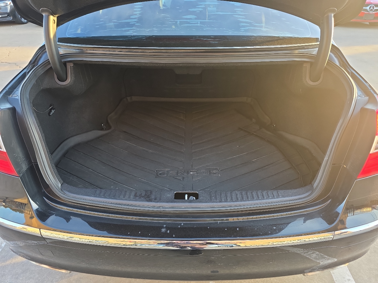 Hyundai Genesis 4dr Sdn V6 3.8L 2013