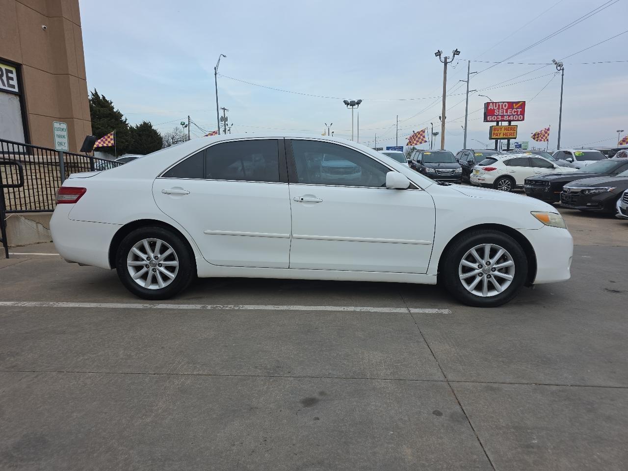 Toyota Camry 4dr Sdn I4 Auto XLE (Natl) 2011