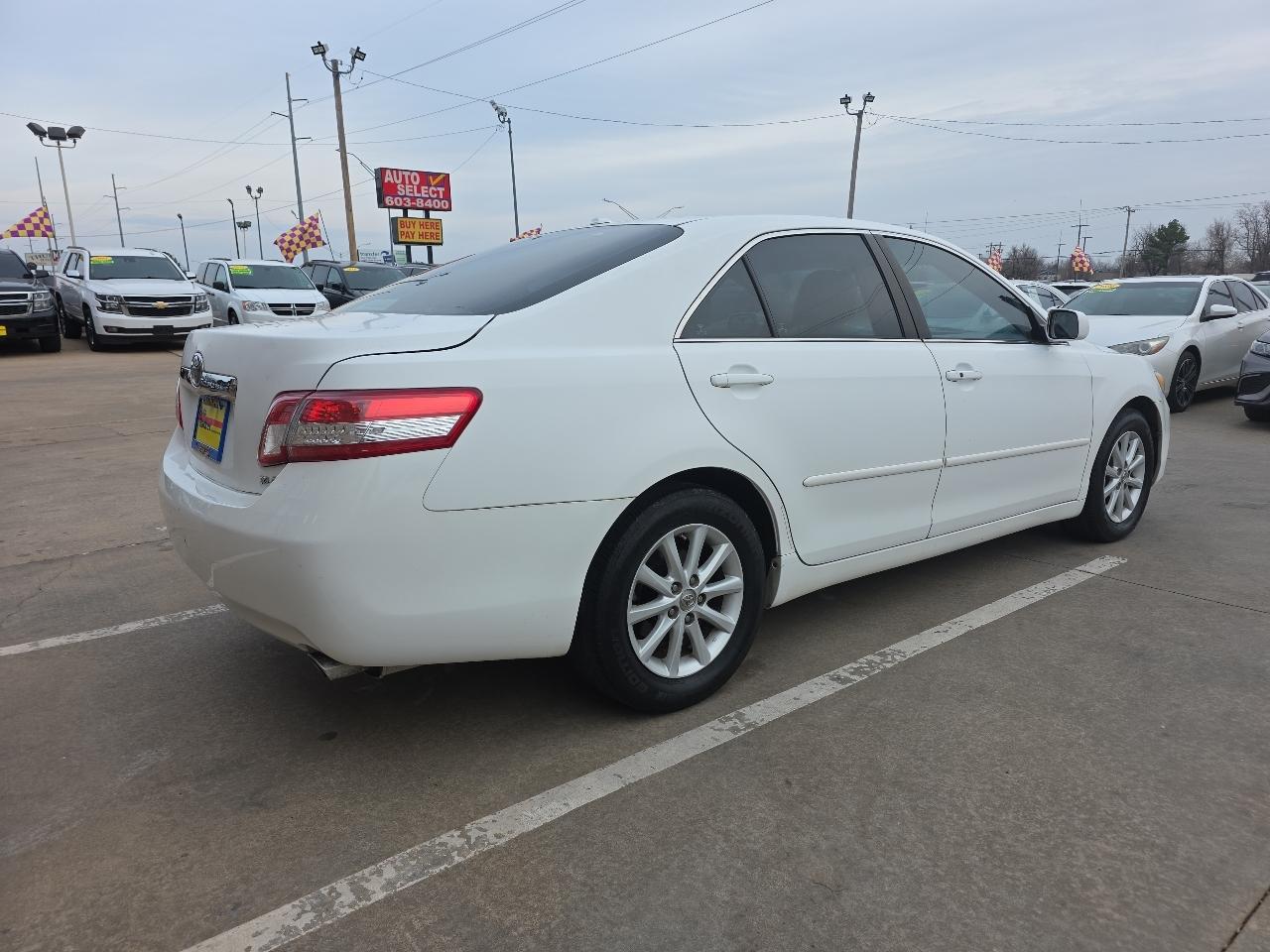 Toyota Camry 4dr Sdn I4 Auto XLE (Natl) 2011