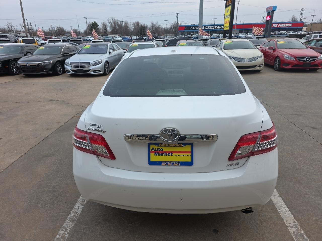 Toyota Camry 4dr Sdn I4 Auto XLE (Natl) 2011