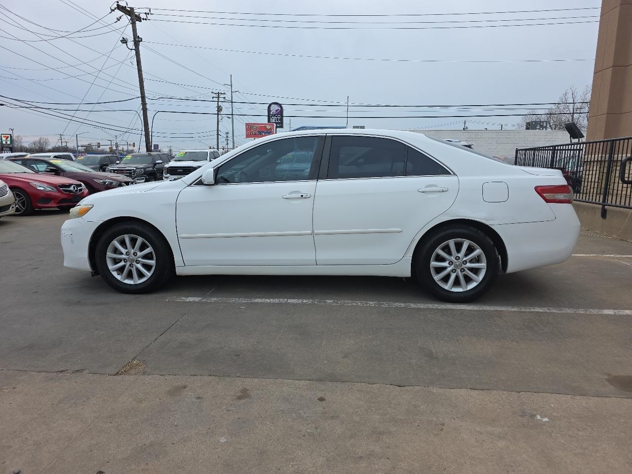 Toyota Camry 4dr Sdn I4 Auto XLE (Natl) 2011