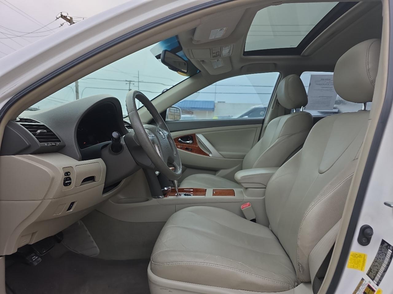 Toyota Camry 4dr Sdn I4 Auto XLE (Natl) 2011