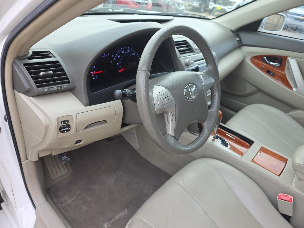 Toyota Camry 4dr Sdn I4 Auto XLE (Natl) 2011