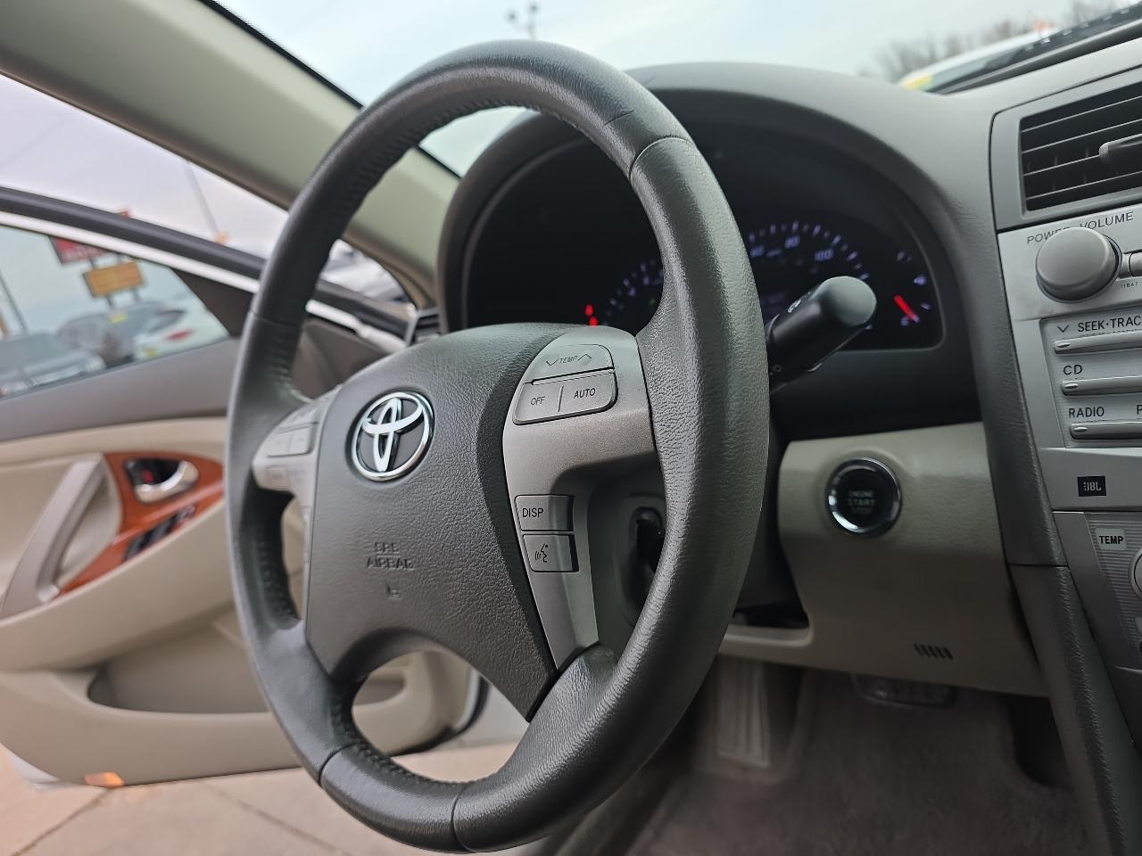 Toyota Camry 4dr Sdn I4 Auto XLE (Natl) 2011