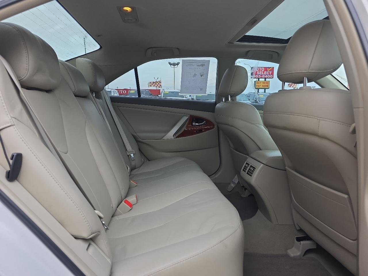 Toyota Camry 4dr Sdn I4 Auto XLE (Natl) 2011