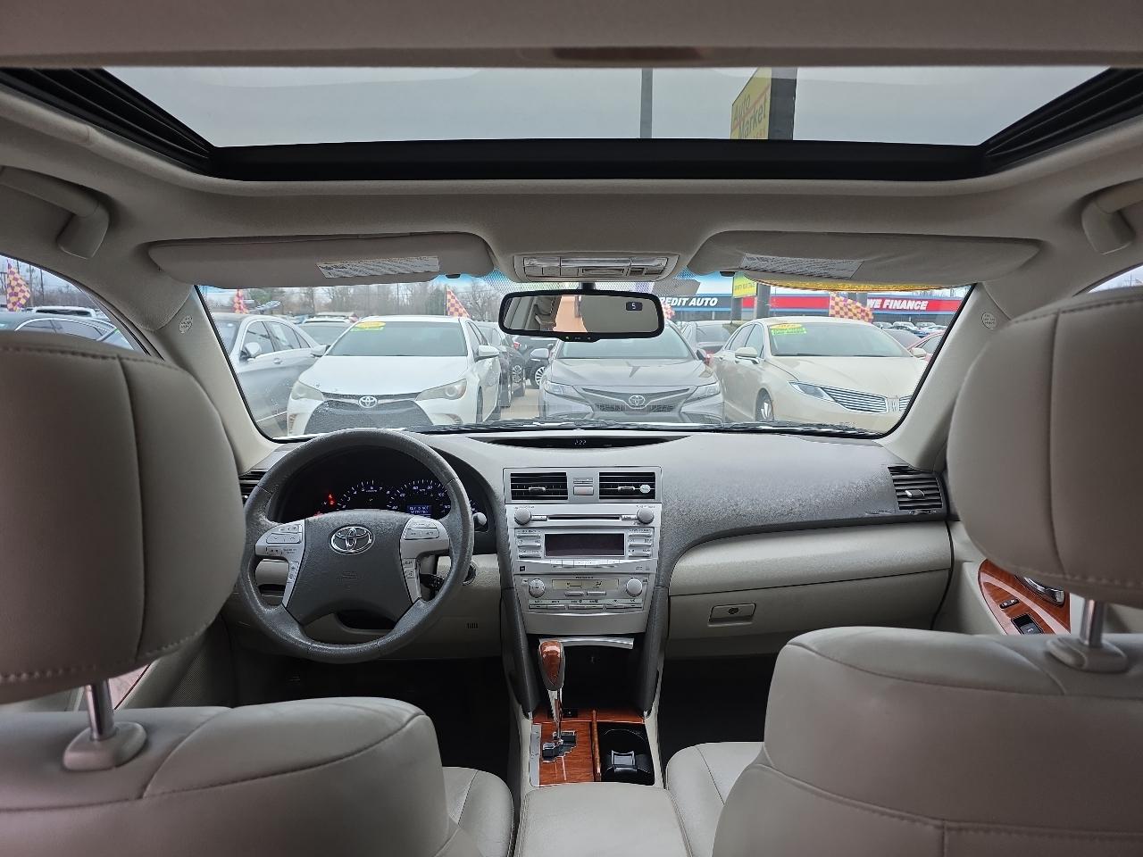 Toyota Camry 4dr Sdn I4 Auto XLE (Natl) 2011