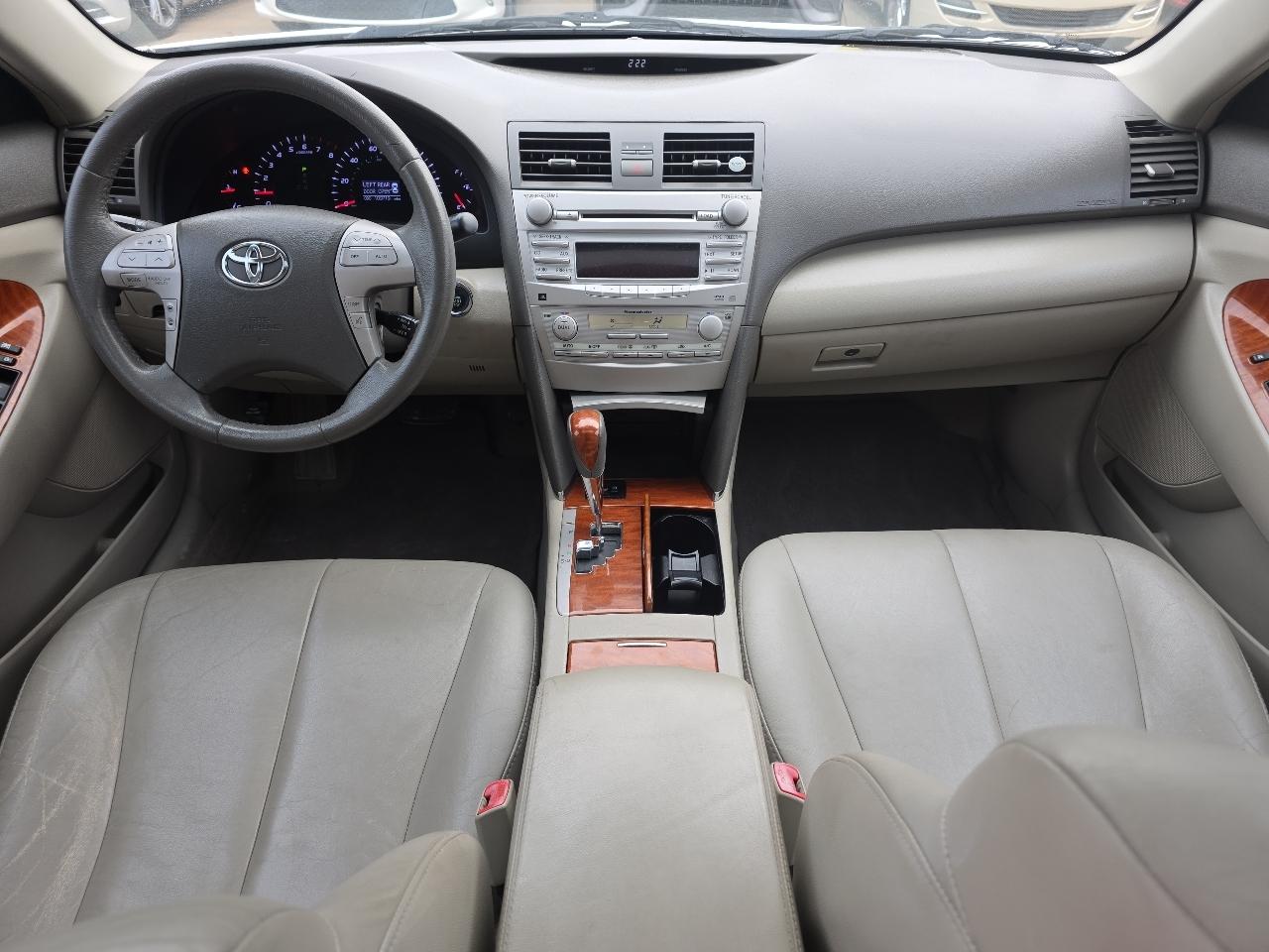 Toyota Camry 4dr Sdn I4 Auto XLE (Natl) 2011
