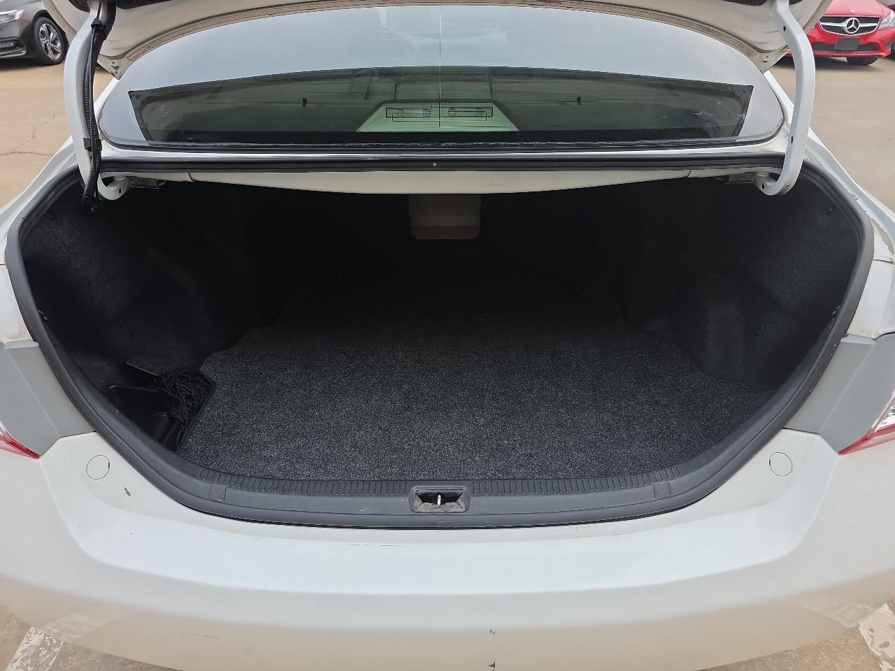 Toyota Camry 4dr Sdn I4 Auto XLE (Natl) 2011