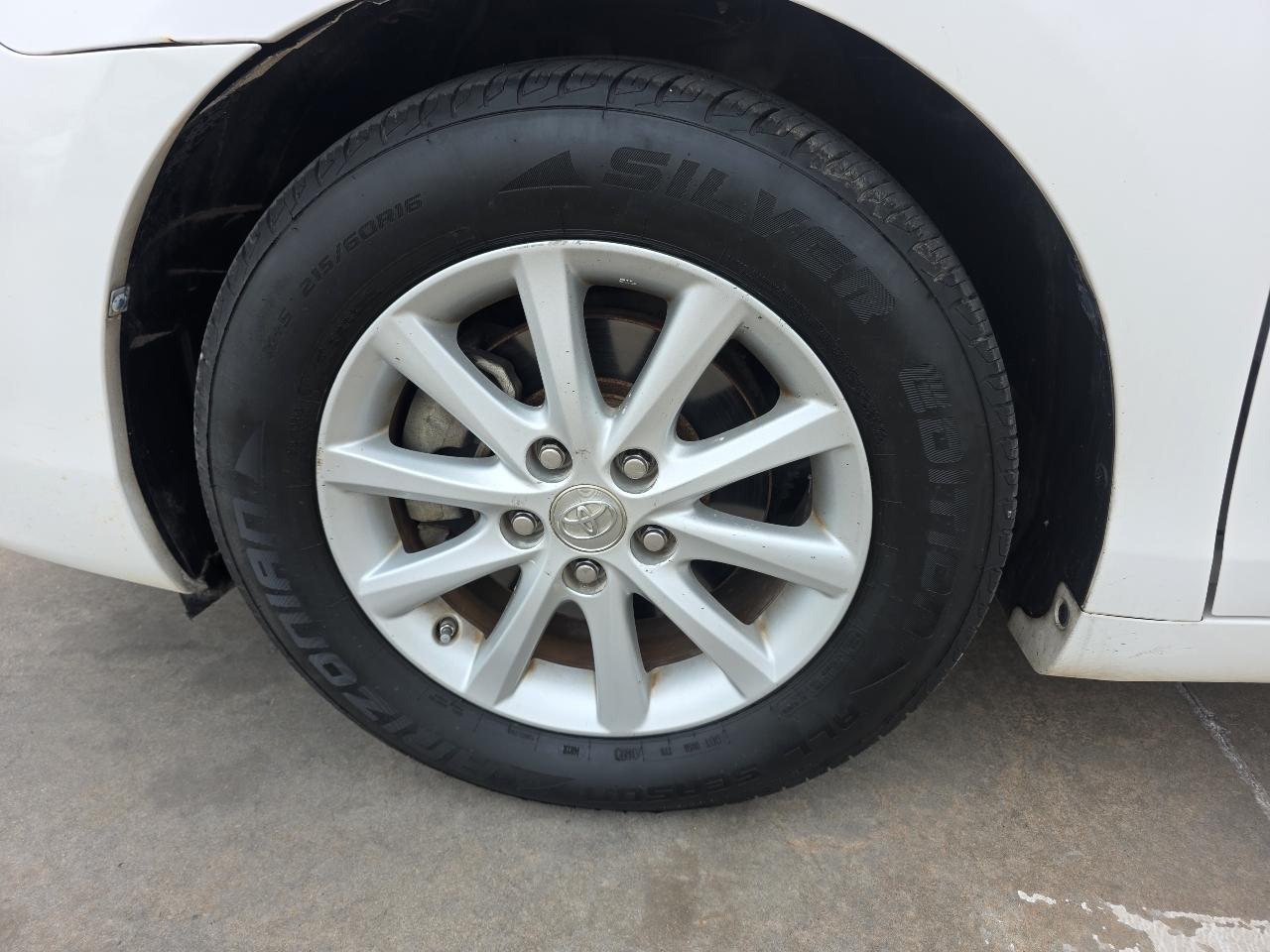 Toyota Camry 4dr Sdn I4 Auto XLE (Natl) 2011