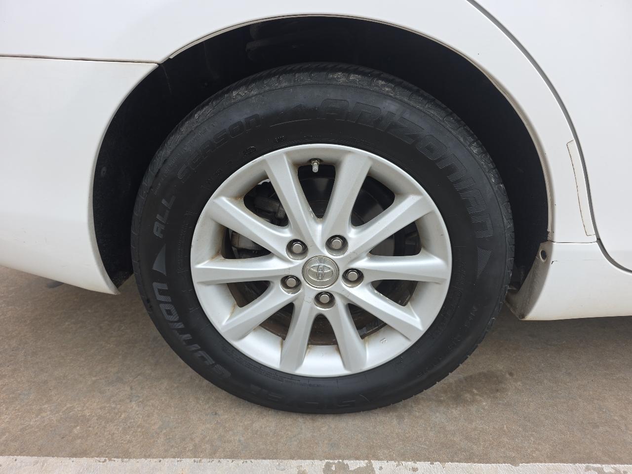 Toyota Camry 4dr Sdn I4 Auto XLE (Natl) 2011