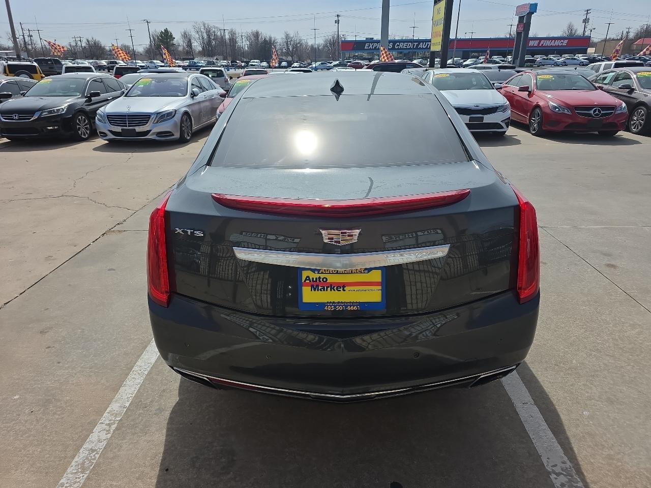 Cadillac XTS 4dr Sdn Luxury FWD 2017