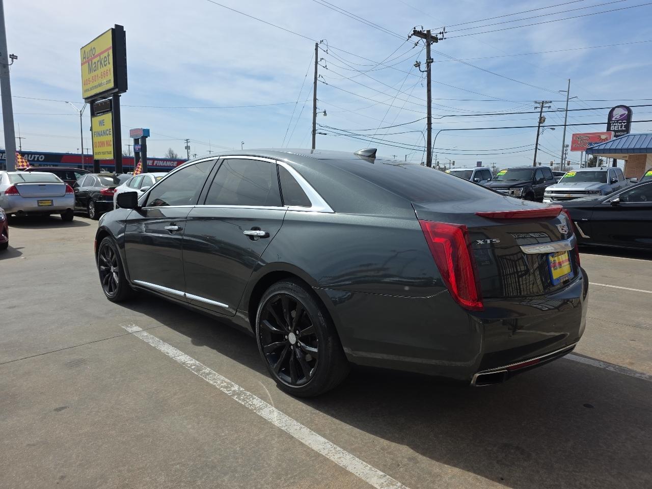 Cadillac XTS 4dr Sdn Luxury FWD 2017