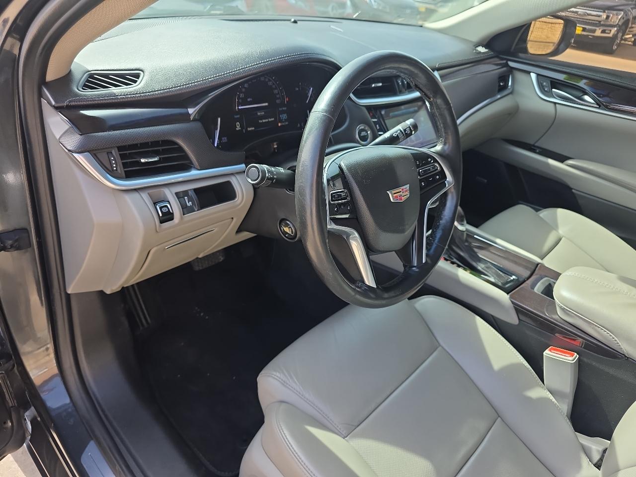 Cadillac XTS 4dr Sdn Luxury FWD 2017