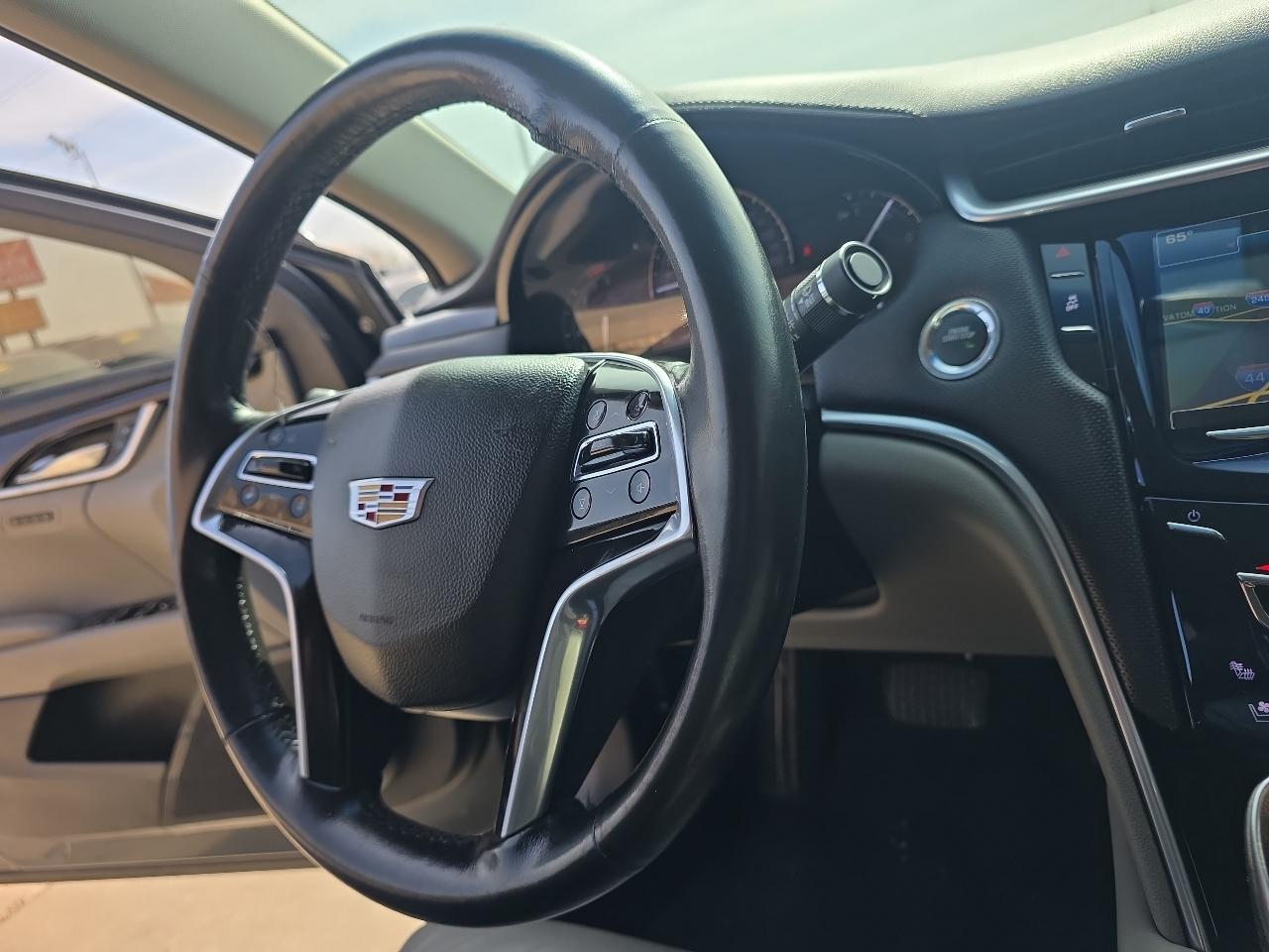 Cadillac XTS 4dr Sdn Luxury FWD 2017