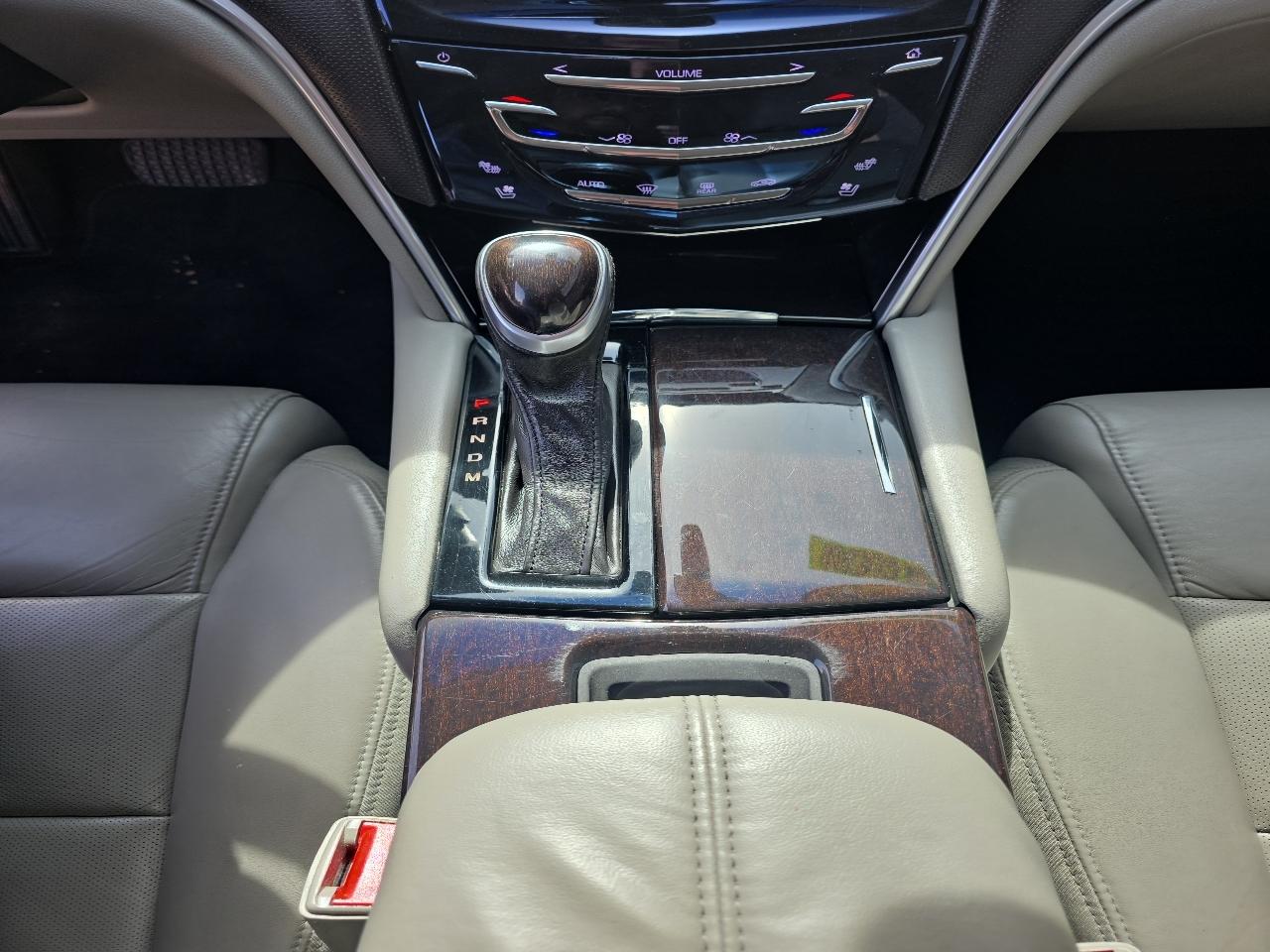 Cadillac XTS 4dr Sdn Luxury FWD 2017