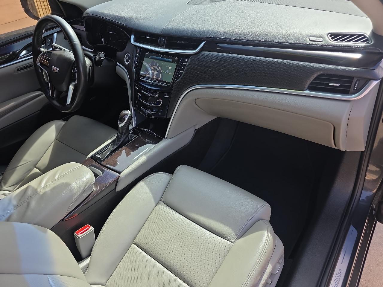 Cadillac XTS 4dr Sdn Luxury FWD 2017