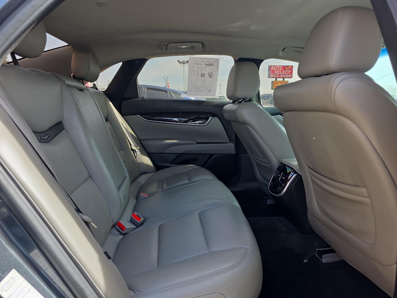 Cadillac XTS 4dr Sdn Luxury FWD 2017