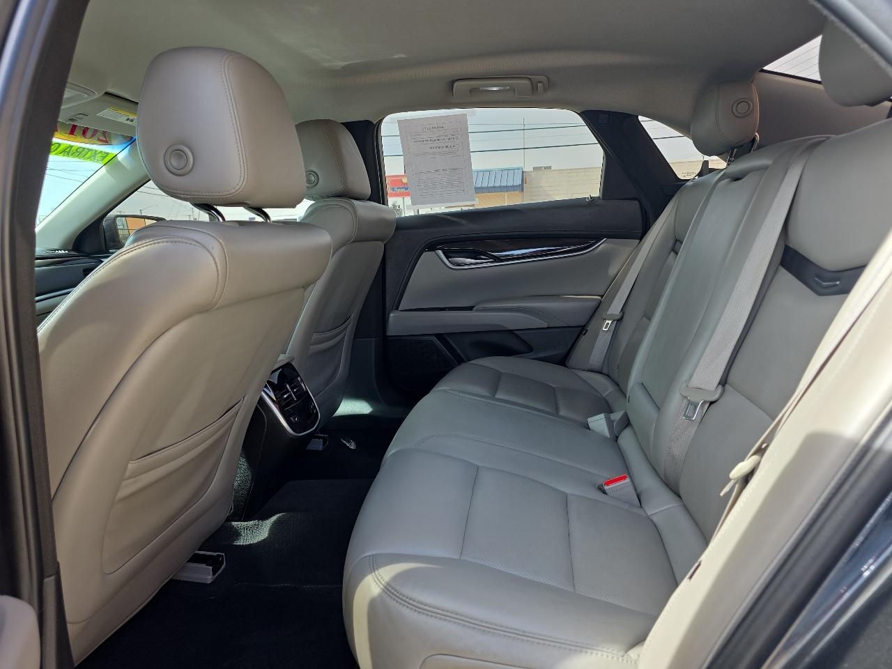 Cadillac XTS 4dr Sdn Luxury FWD 2017