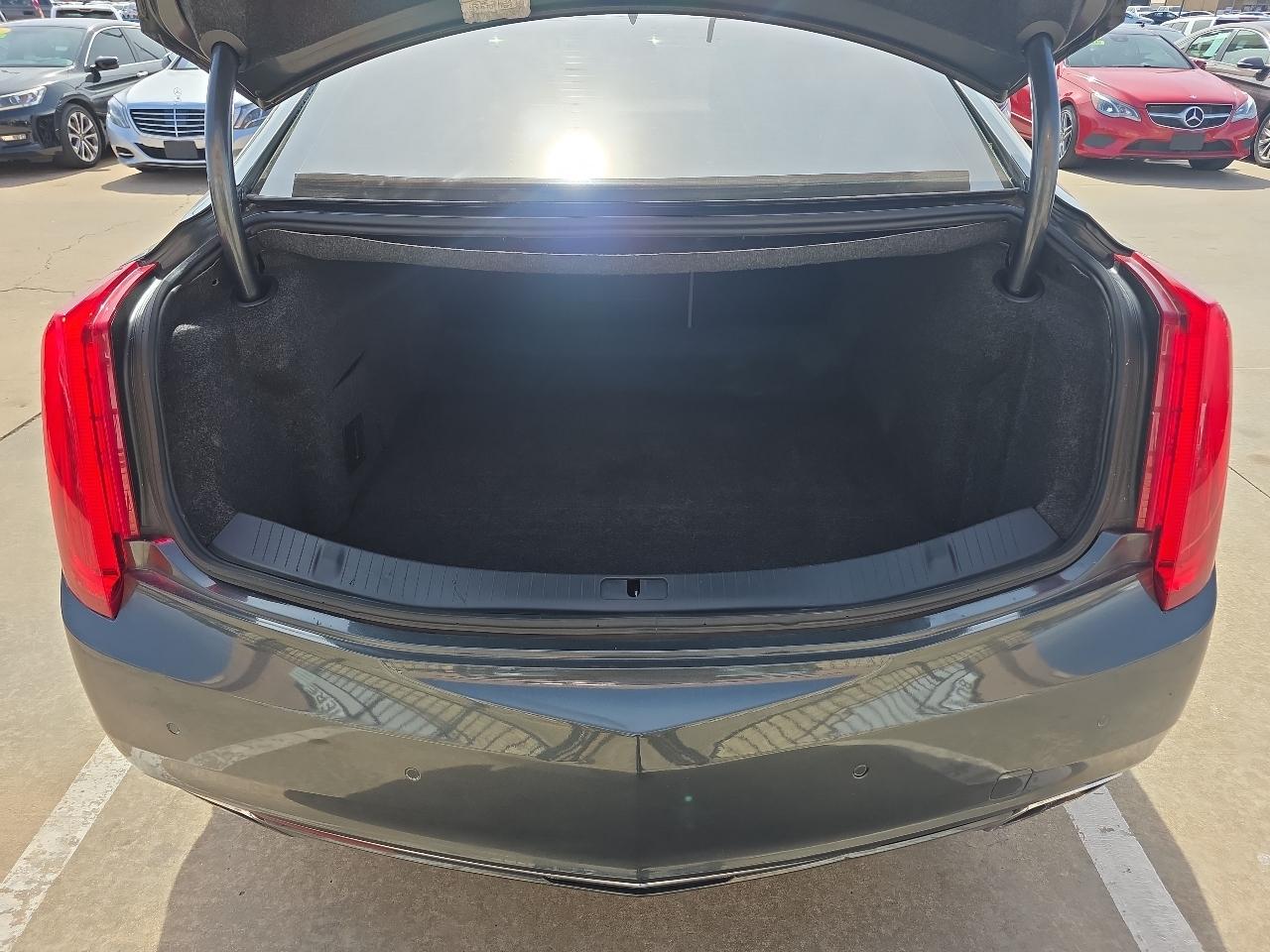 Cadillac XTS 4dr Sdn Luxury FWD 2017