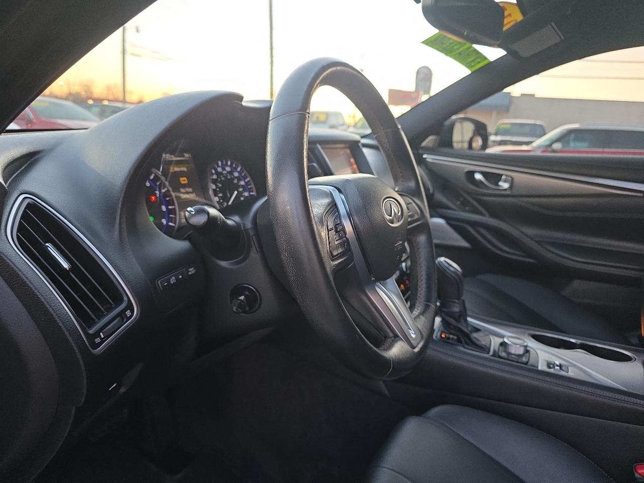 Infiniti Q60 3.0t Premium RWD 2017