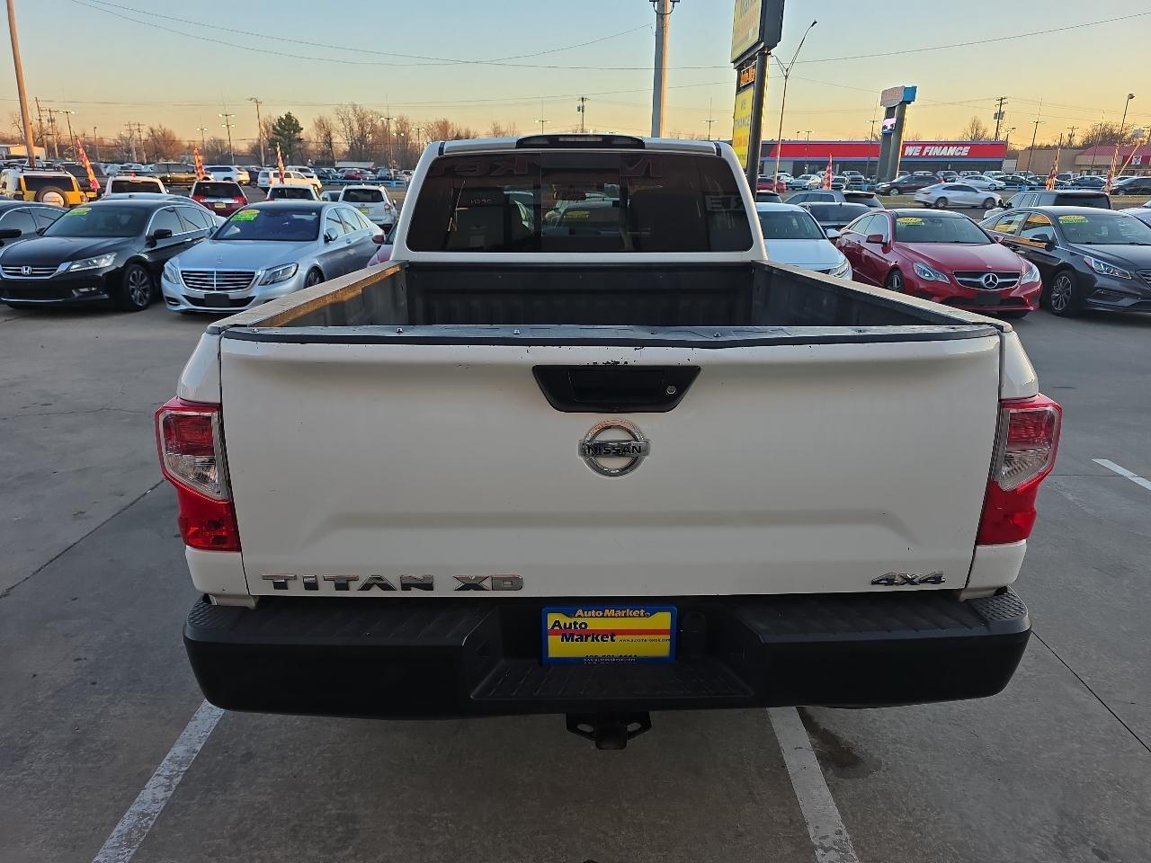 Nissan Titan XD 4x4 Gas Crew Cab S 2018