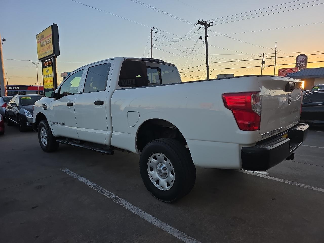 Nissan Titan XD 4x4 Gas Crew Cab S 2018