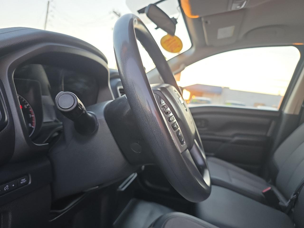 Nissan Titan XD 4x4 Gas Crew Cab S 2018