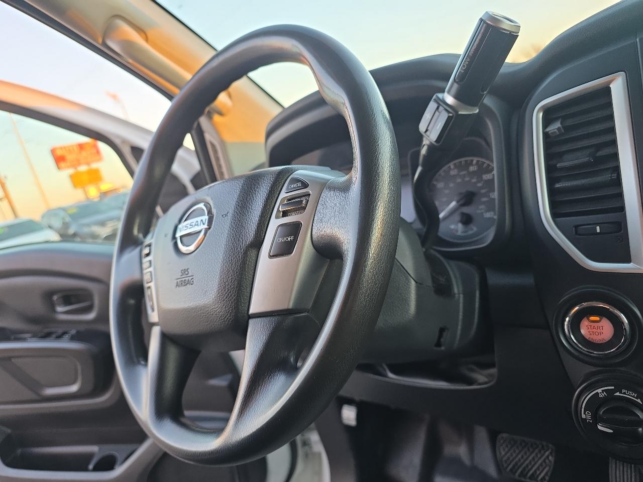 Nissan Titan XD 4x4 Gas Crew Cab S 2018