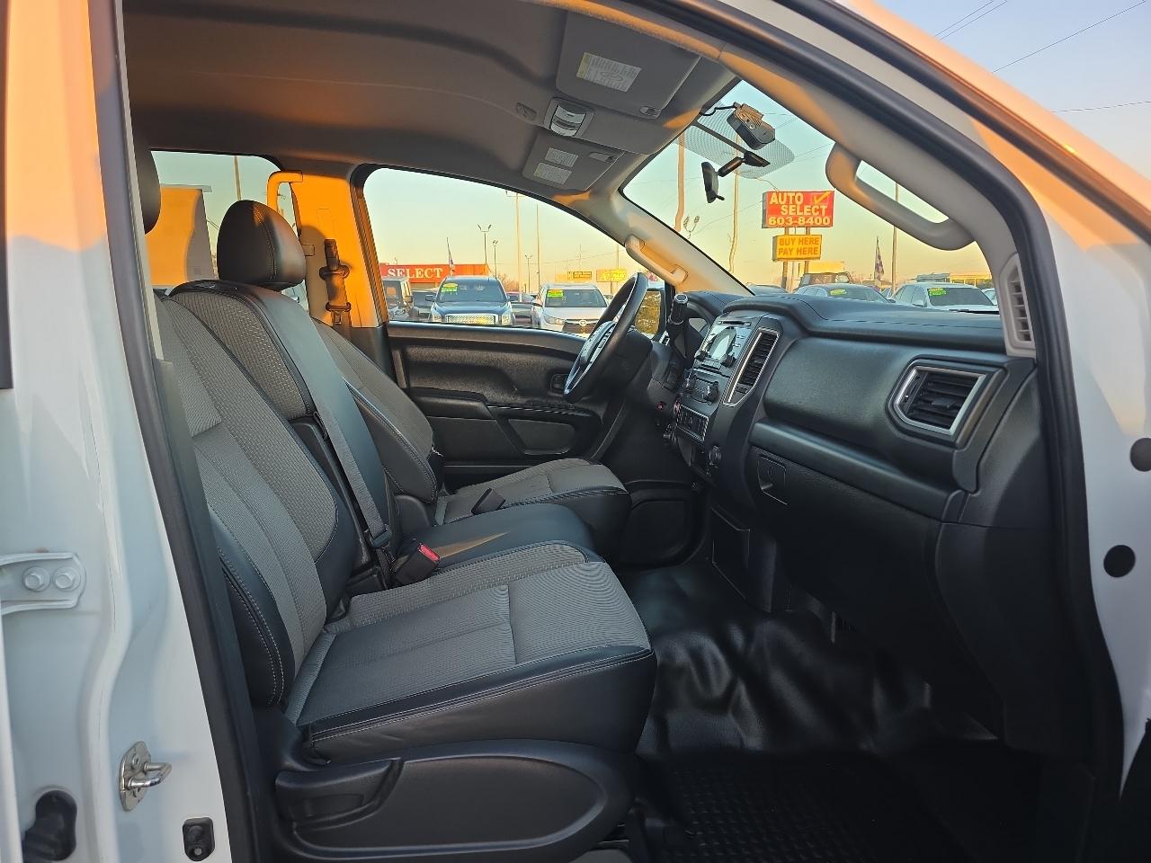 Nissan Titan XD 4x4 Gas Crew Cab S 2018