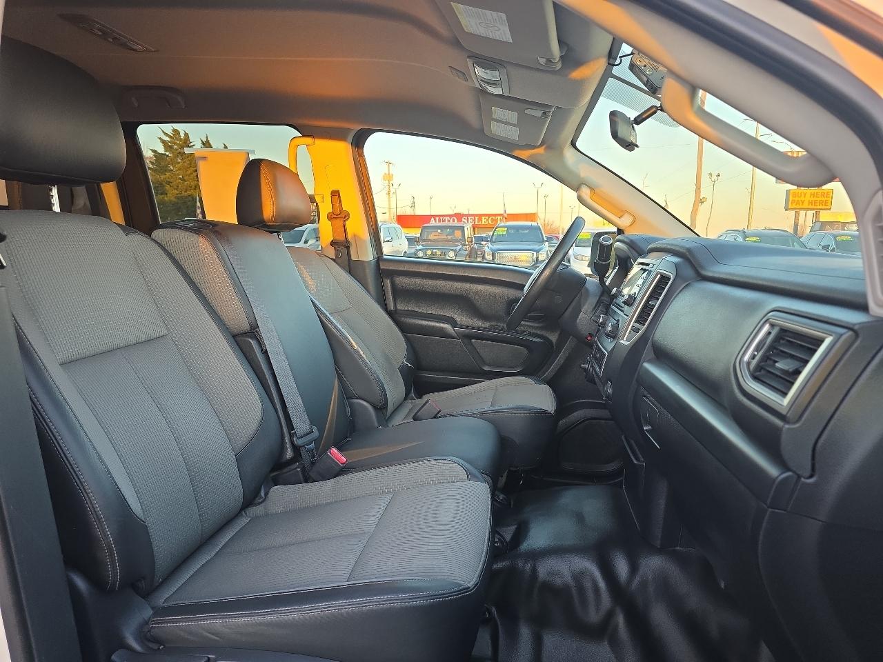 Nissan Titan XD 4x4 Gas Crew Cab S 2018