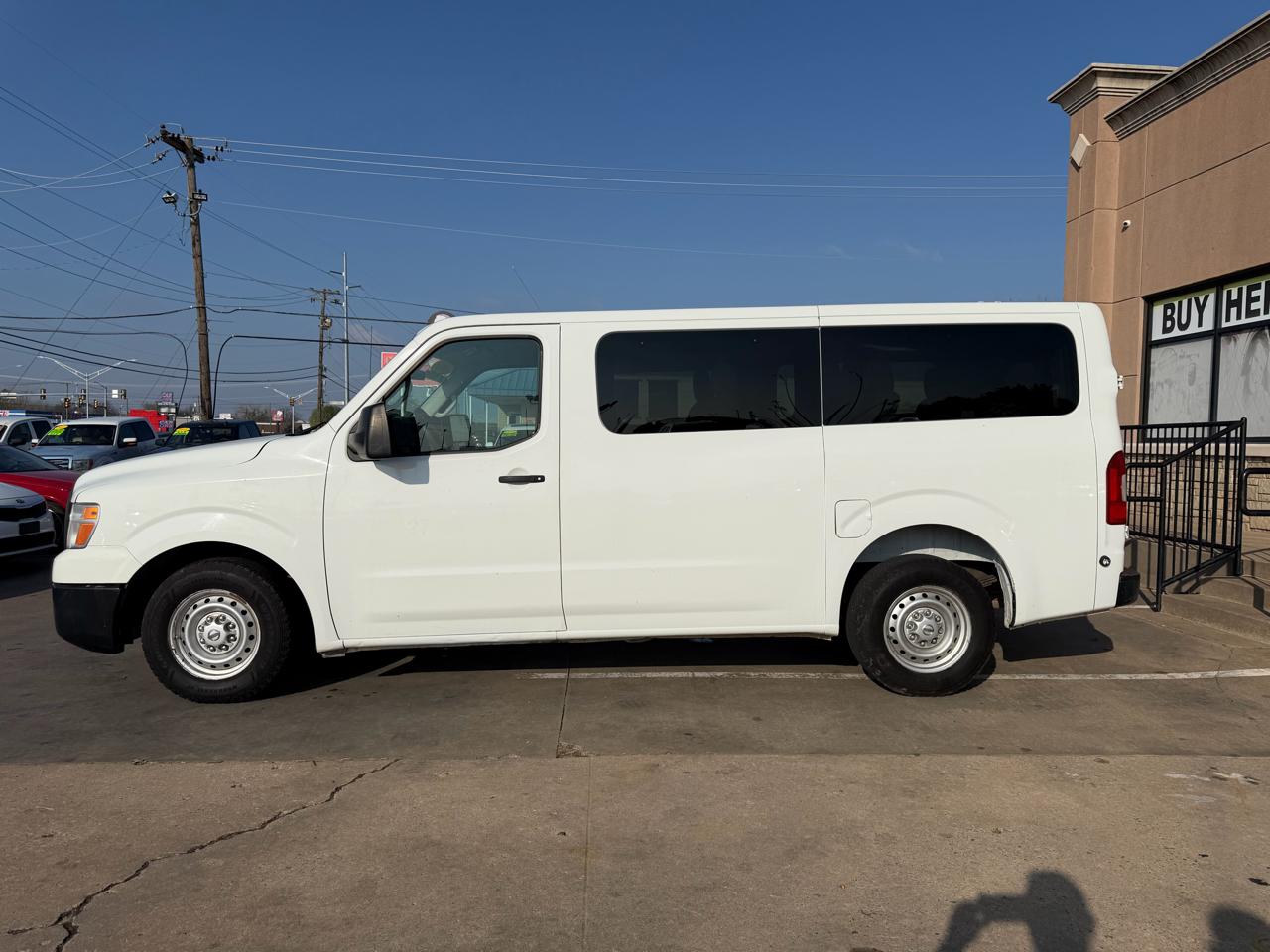 Nissan NVP 3500 V6 S 2014