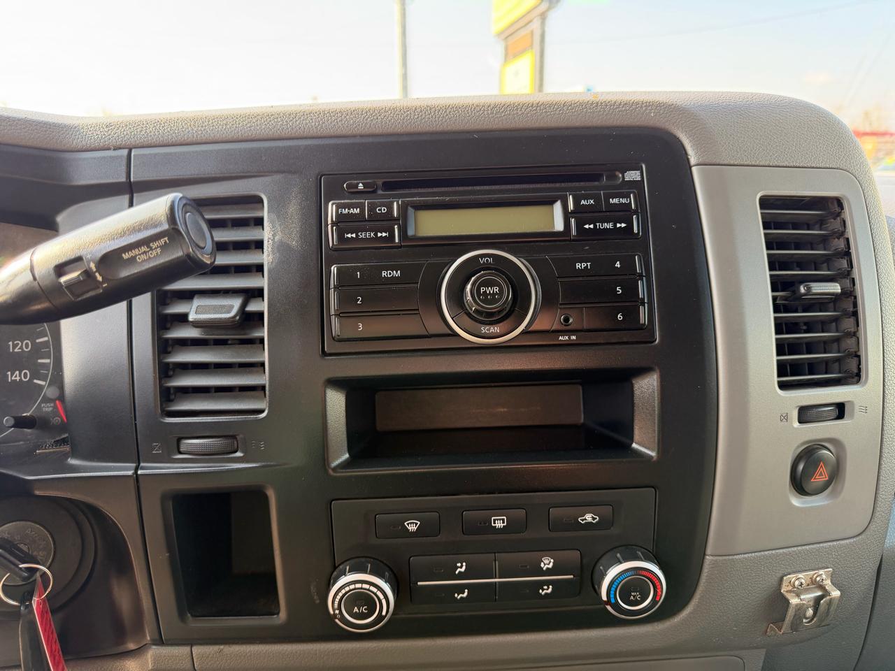 Nissan NVP 3500 V6 S 2014