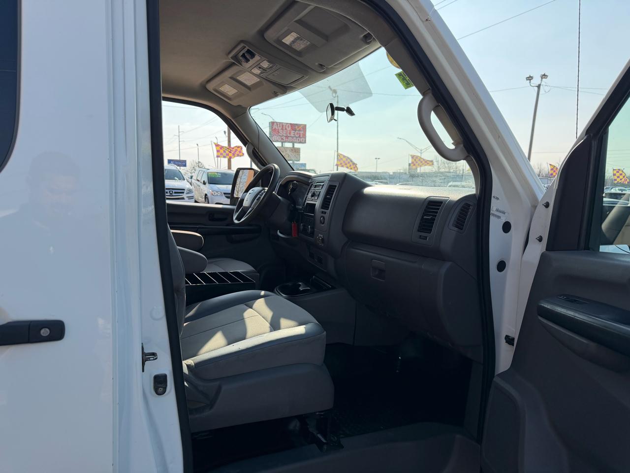 Nissan NVP 3500 V6 S 2014