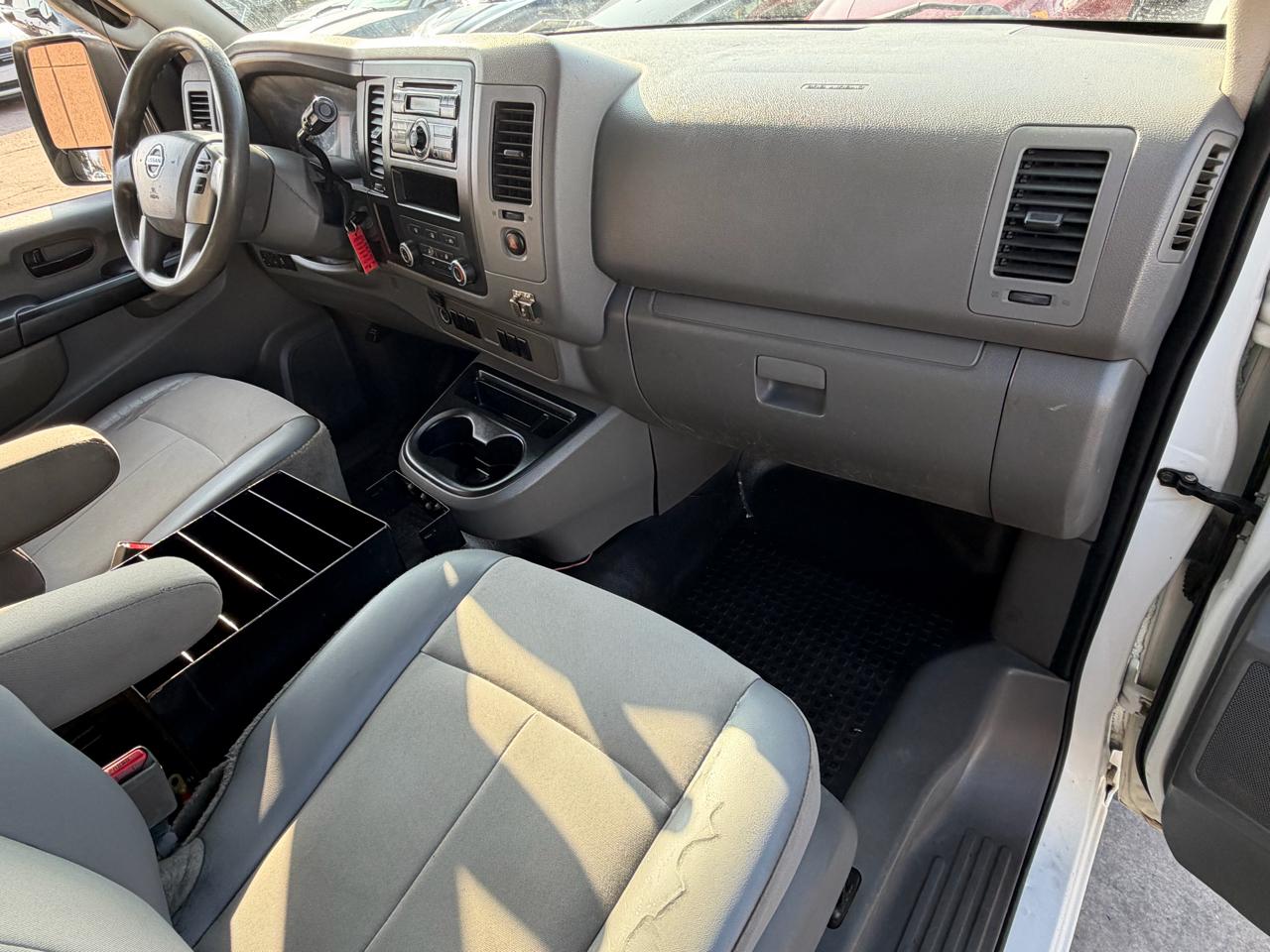 Nissan NVP 3500 V6 S 2014