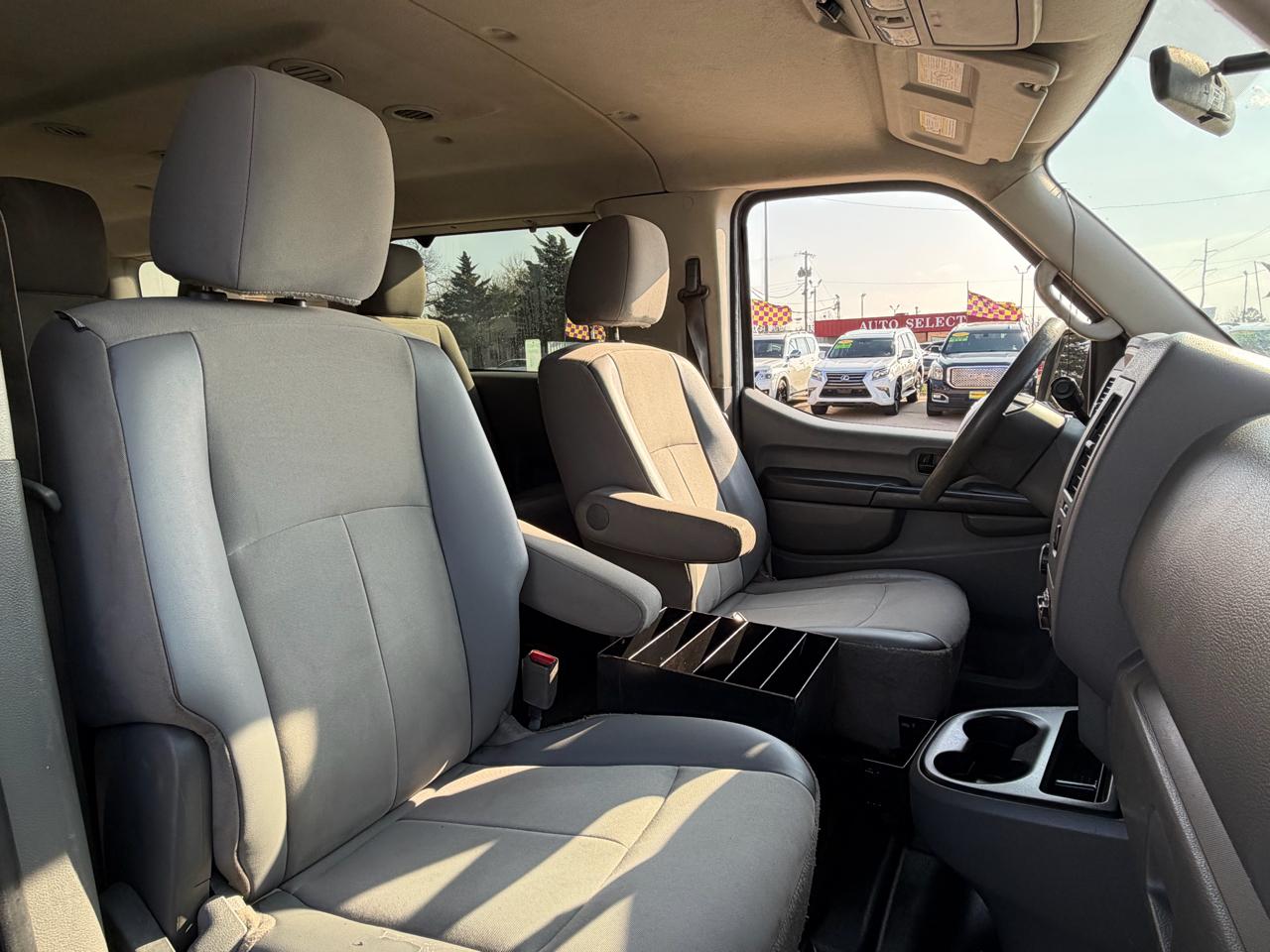 Nissan NVP 3500 V6 S 2014