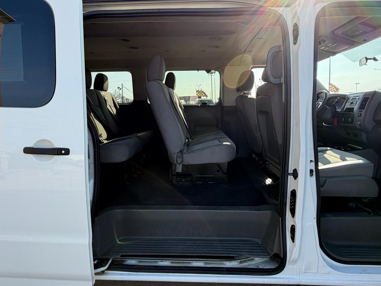 Nissan NVP 3500 V6 S 2014