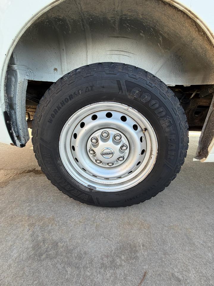 Nissan NVP 3500 V6 S 2014