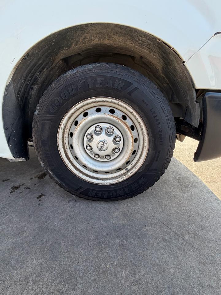 Nissan NVP 3500 V6 S 2014