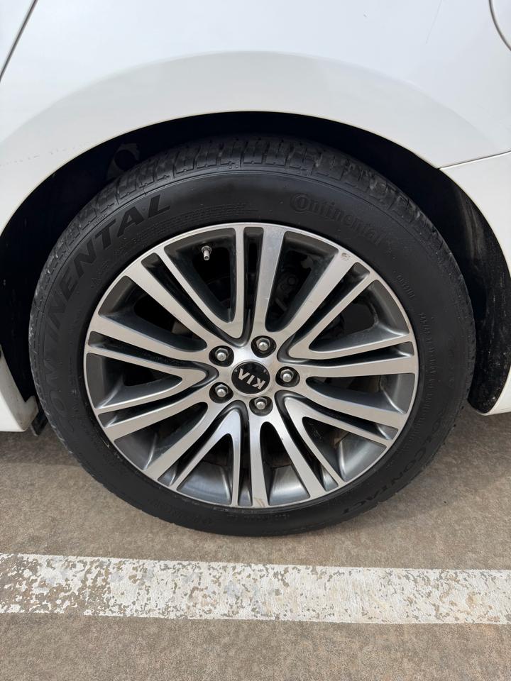 Kia Cadenza 4dr Sdn Premium 2015