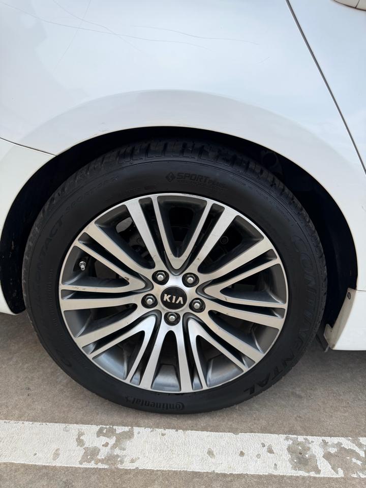 Kia Cadenza 4dr Sdn Premium 2015