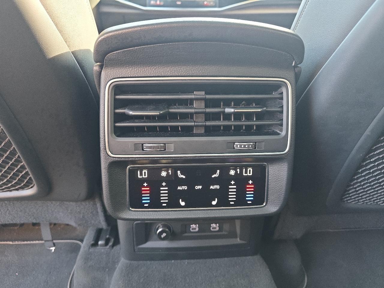 Audi Q8 Premium Plus 55 TFSI quattro 2021