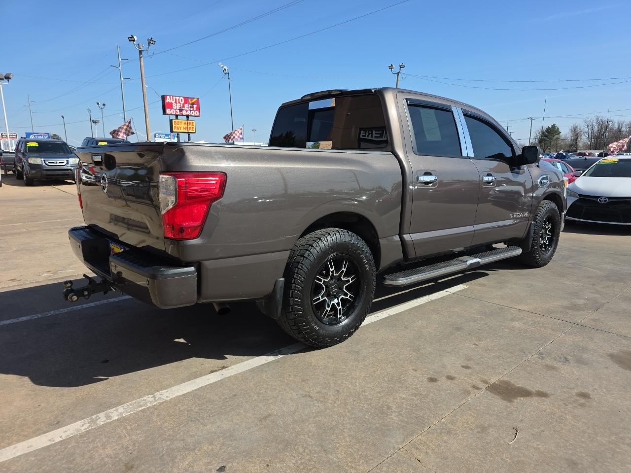 Nissan Titan 4x2 Crew Cab SV 2017