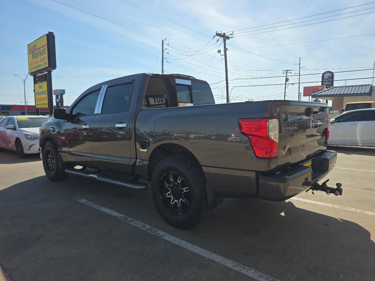 Nissan Titan 4x2 Crew Cab SV 2017