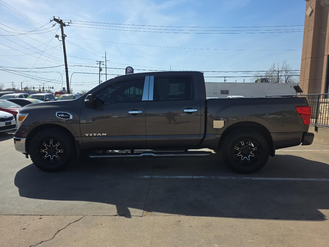 Nissan Titan 4x2 Crew Cab SV 2017
