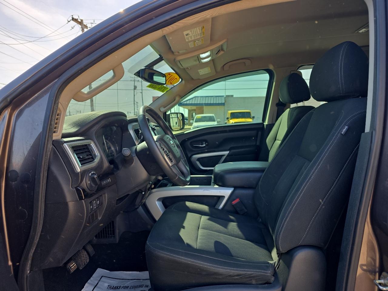 Nissan Titan 4x2 Crew Cab SV 2017